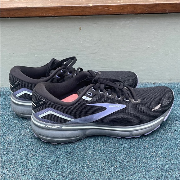 Brooks Ghost 15 Women's Black and Gray Athletic Shoes - Picture 1 of 7